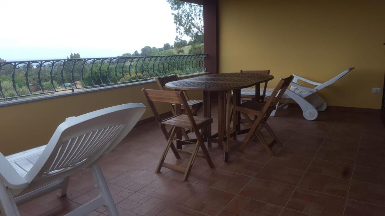 Appartamento In Splendido E Riservato Villaggio, Marina Di 테르테니아 외부 사진